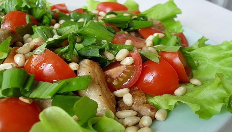 Салат с кедровыми орешками